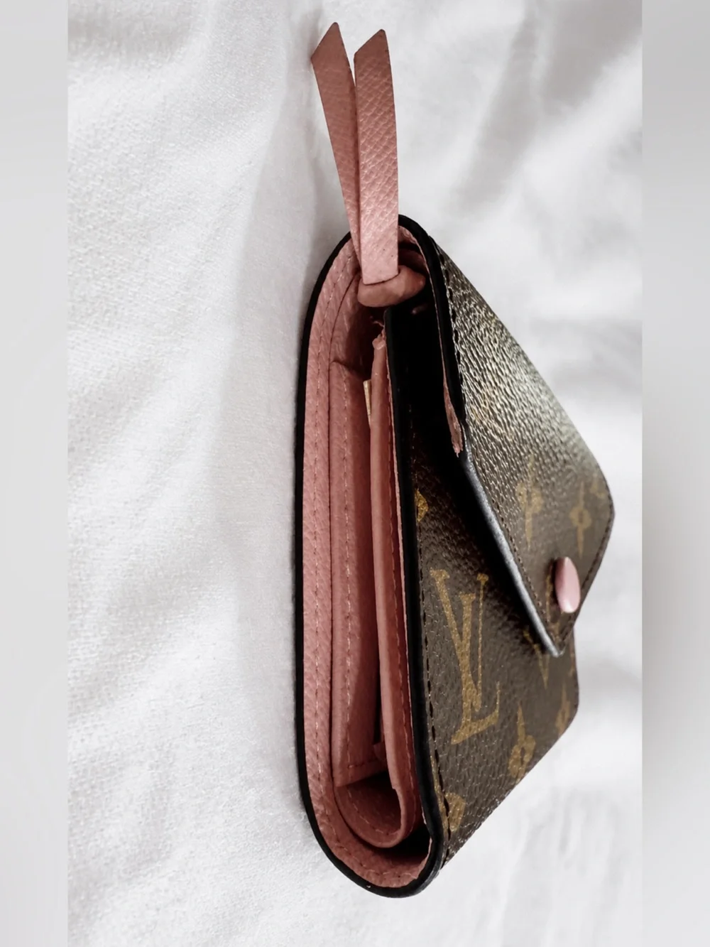 NWT Louis Vuitton • Victorine Wallet • Signature Monogram Rose Ballerine • M6236